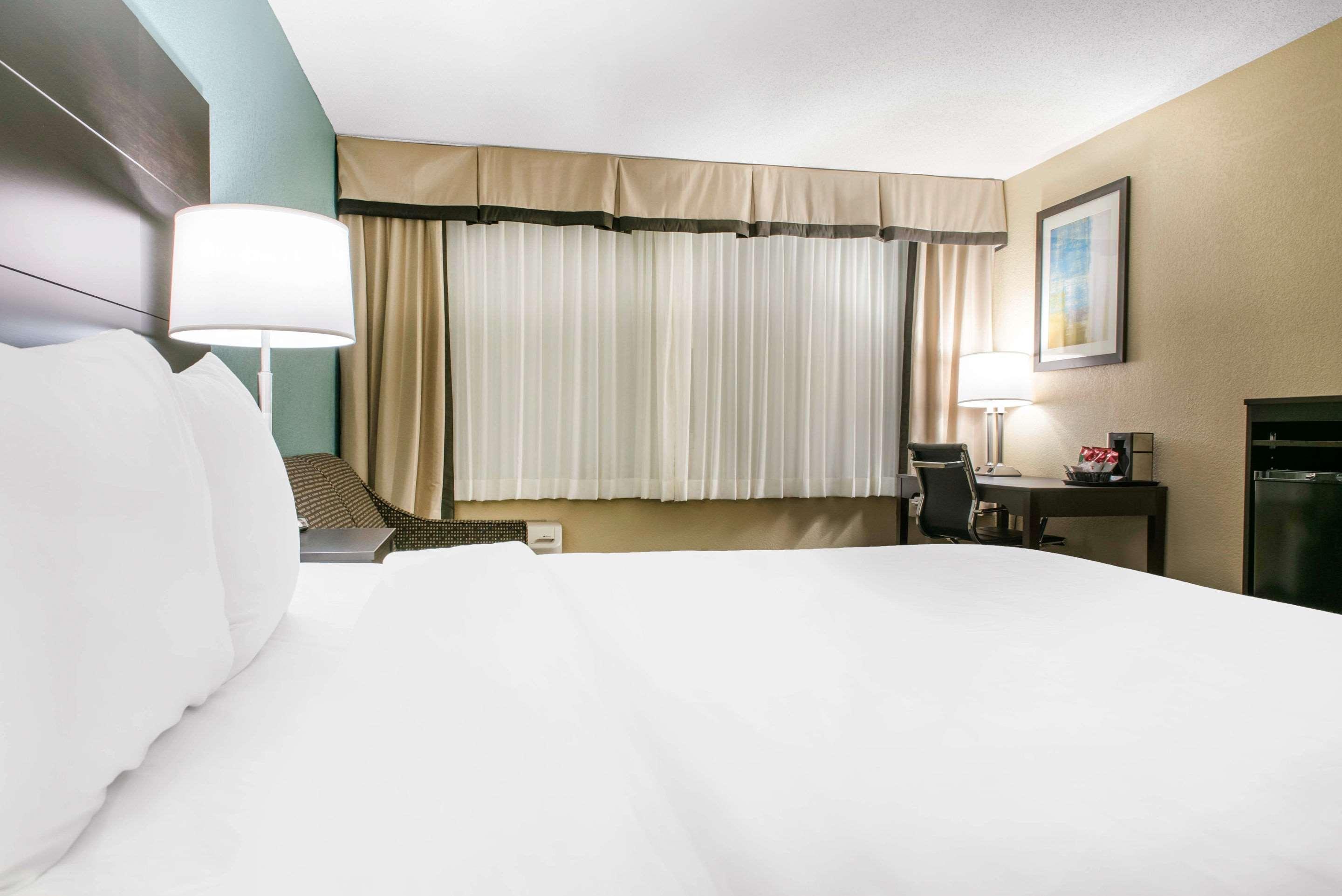 Quality Inn Dayton Airport Englewood Екстериор снимка