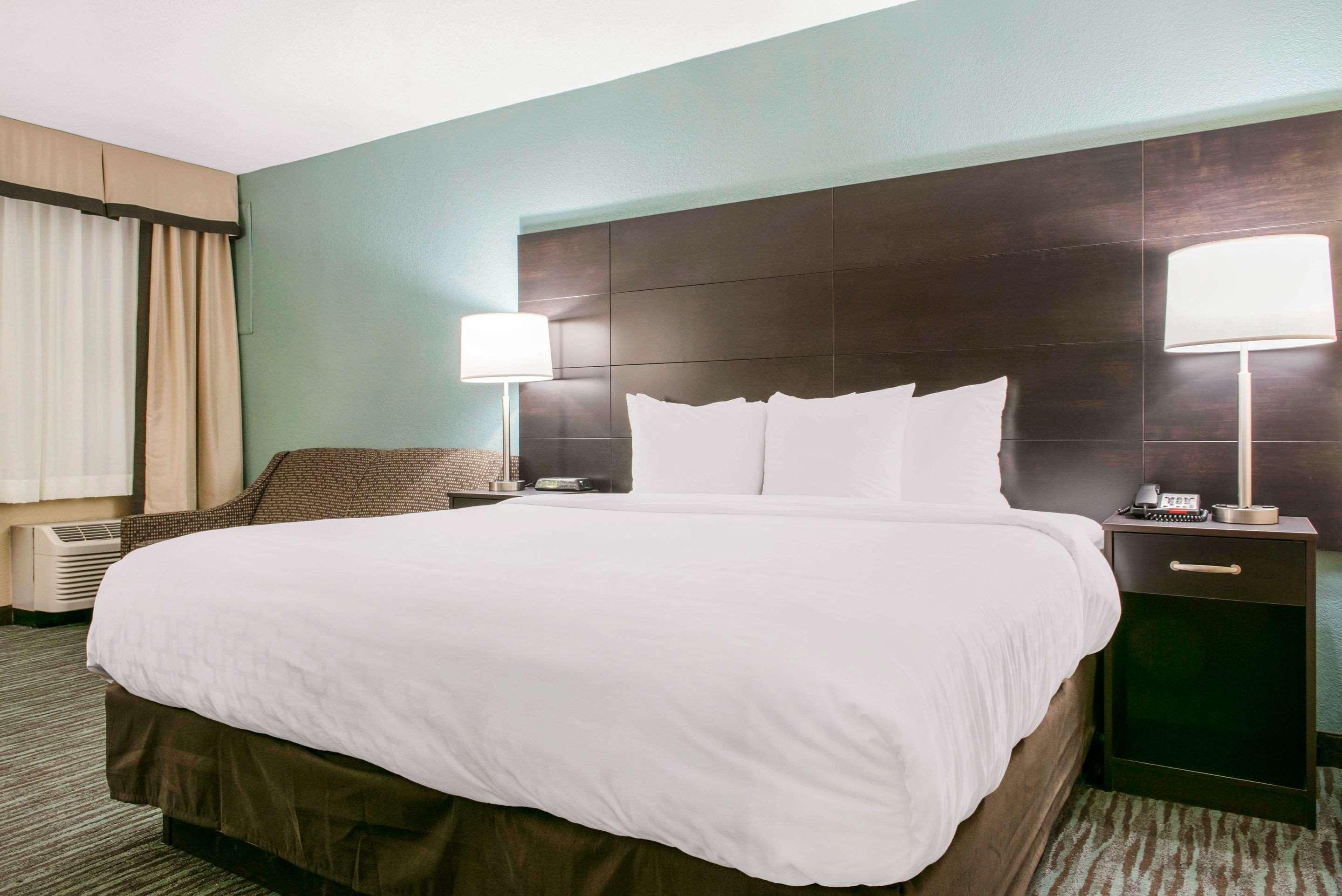 Quality Inn Dayton Airport Englewood Екстериор снимка