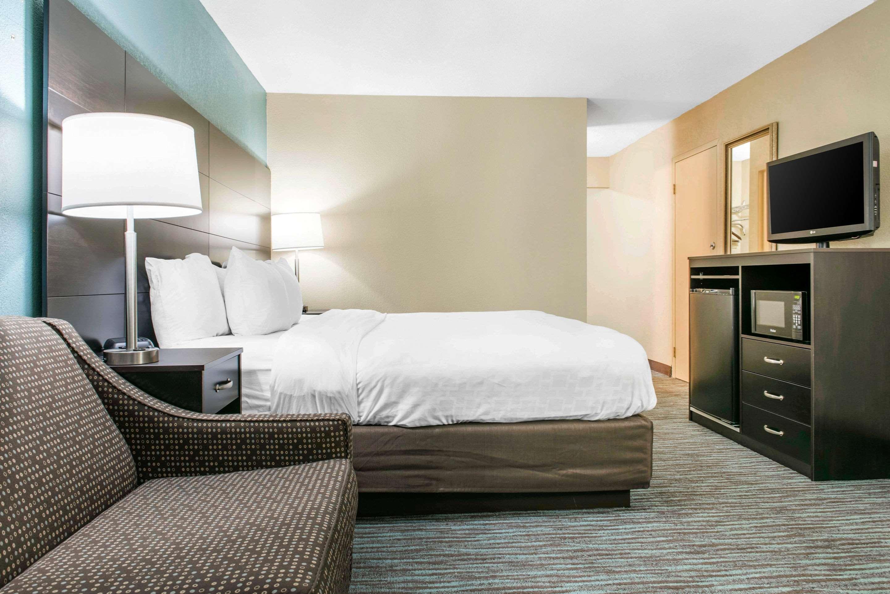 Quality Inn Dayton Airport Englewood Екстериор снимка