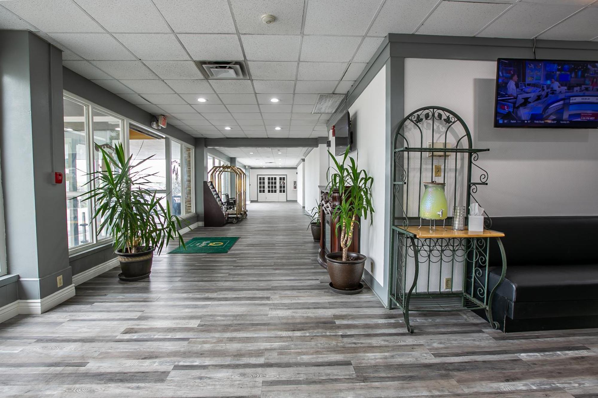 Quality Inn Dayton Airport Englewood Екстериор снимка