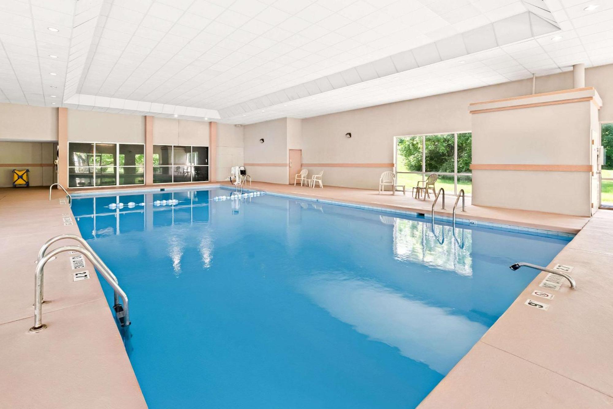 Quality Inn Dayton Airport Englewood Екстериор снимка