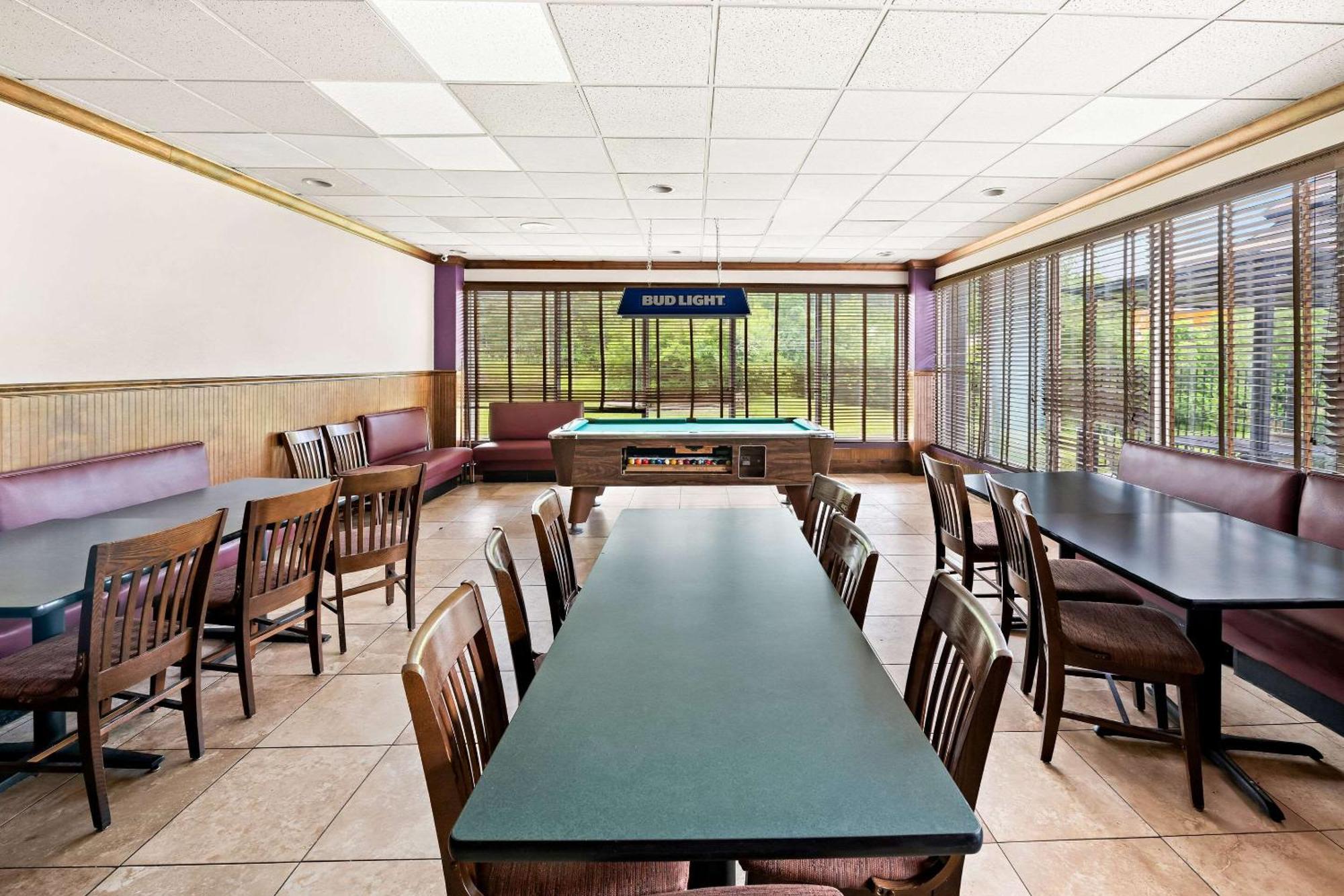 Quality Inn Dayton Airport Englewood Екстериор снимка