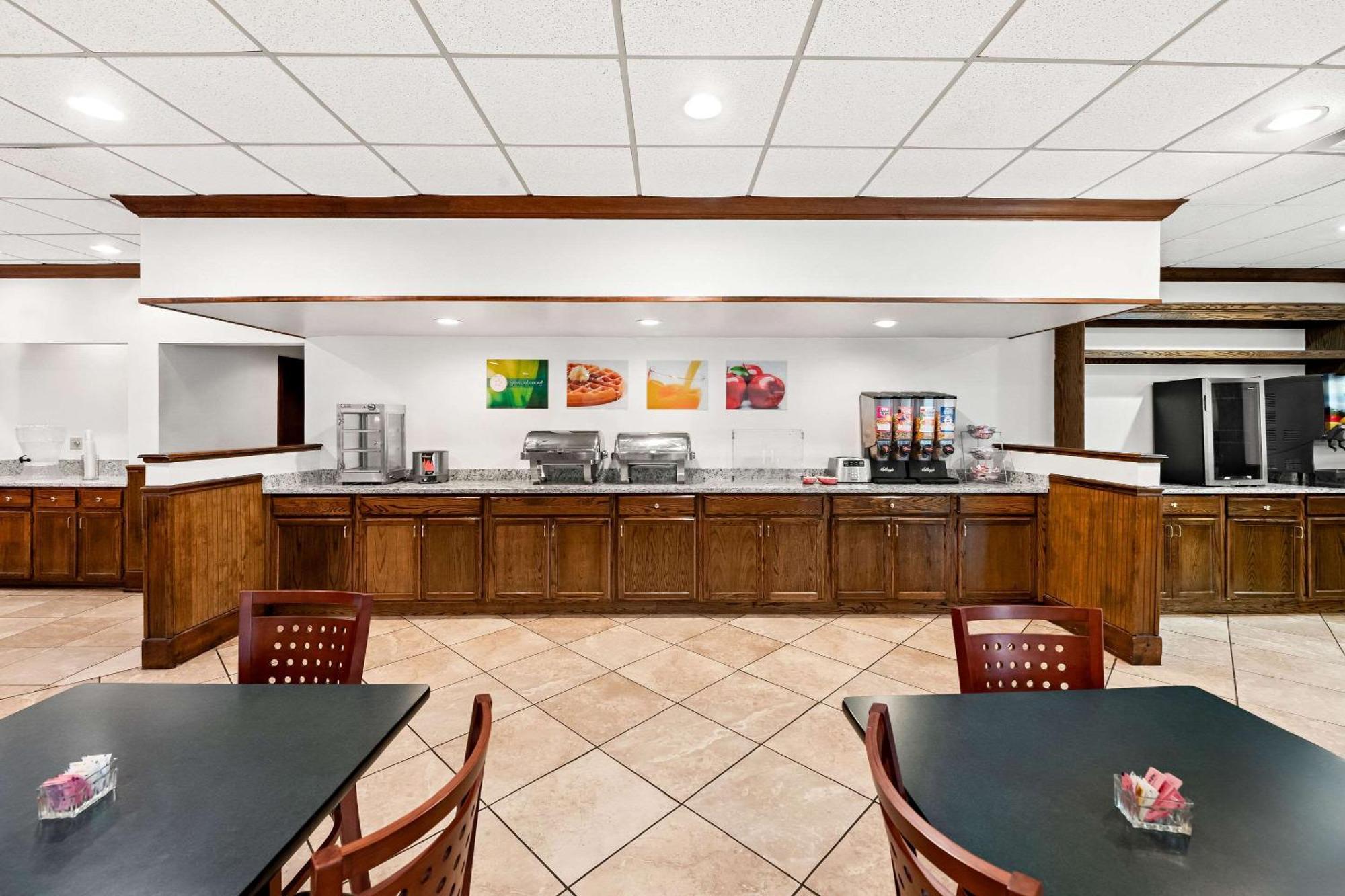 Quality Inn Dayton Airport Englewood Екстериор снимка