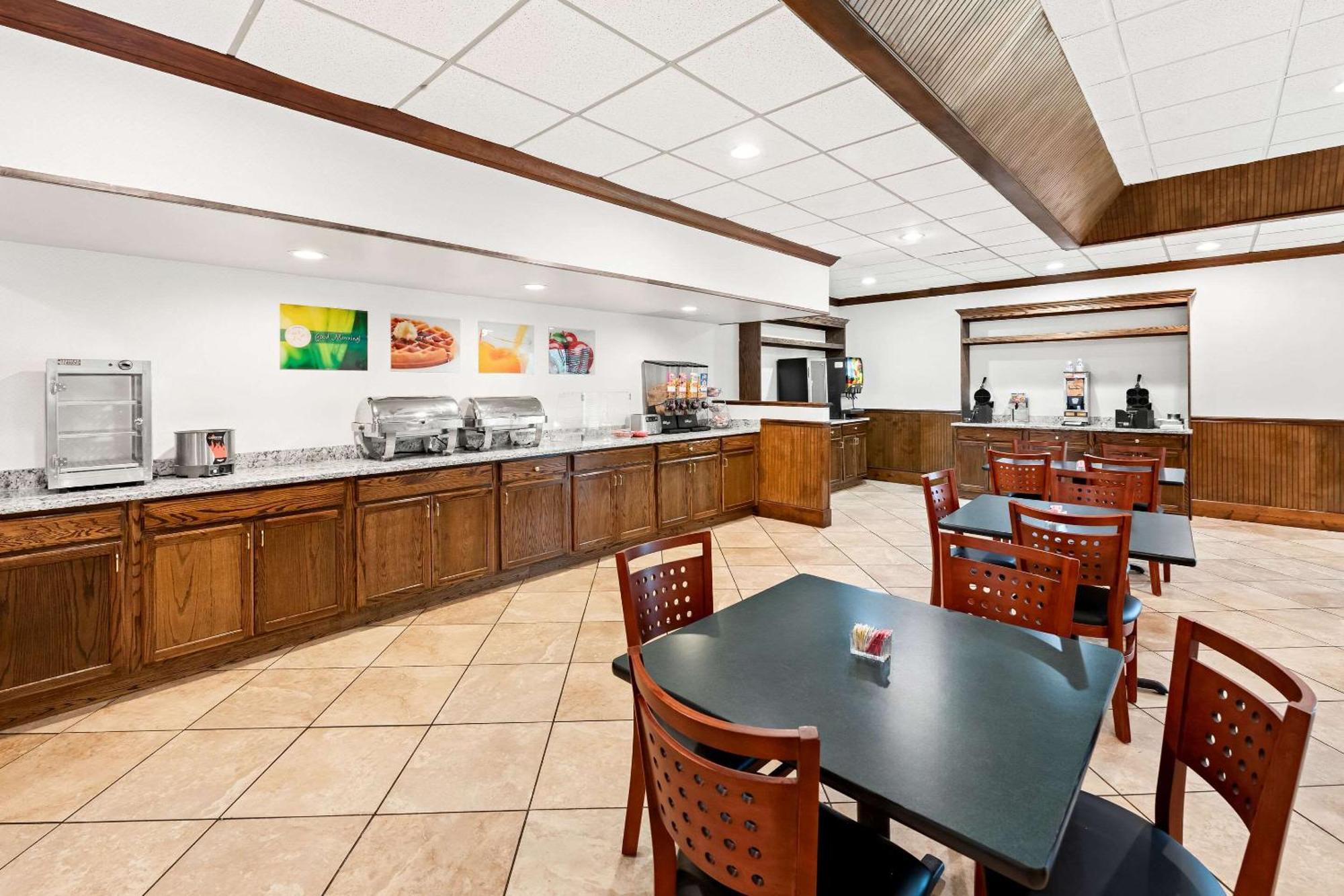 Quality Inn Dayton Airport Englewood Екстериор снимка