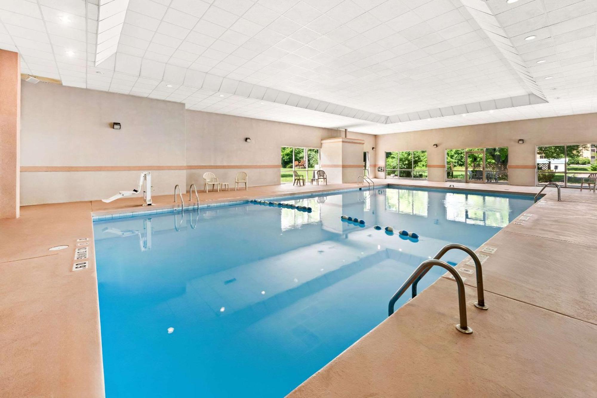 Quality Inn Dayton Airport Englewood Екстериор снимка
