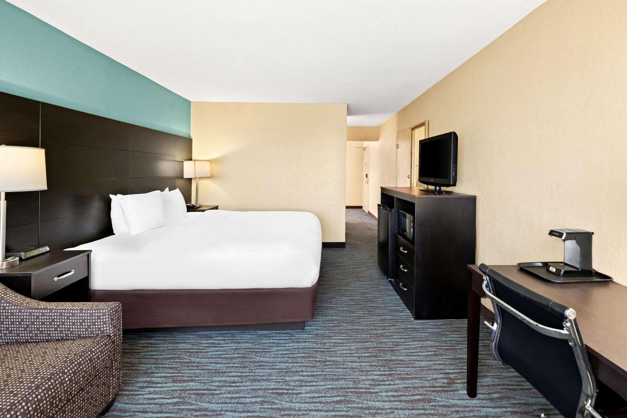 Quality Inn Dayton Airport Englewood Екстериор снимка