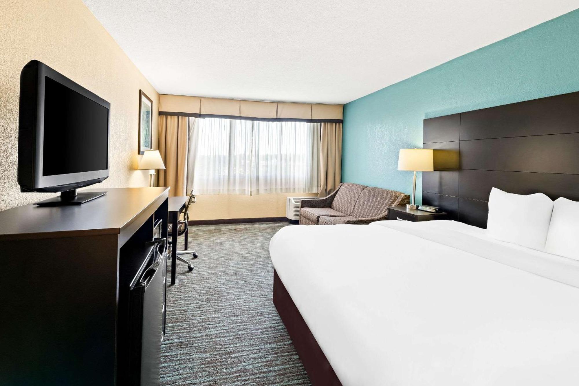 Quality Inn Dayton Airport Englewood Екстериор снимка