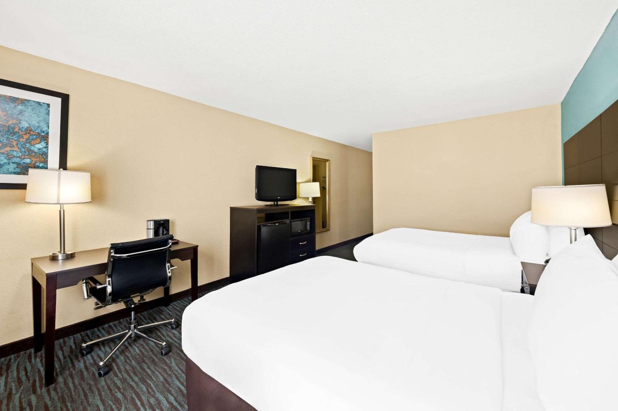Quality Inn Dayton Airport Englewood Екстериор снимка
