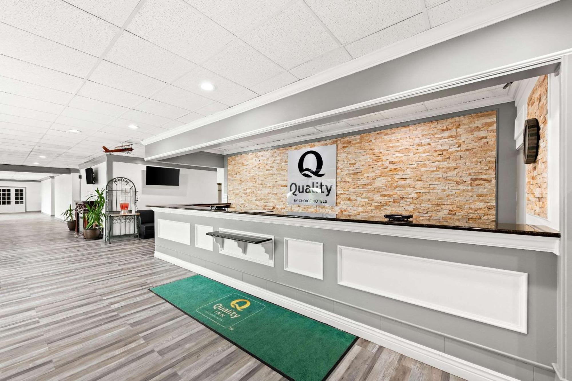 Quality Inn Dayton Airport Englewood Екстериор снимка