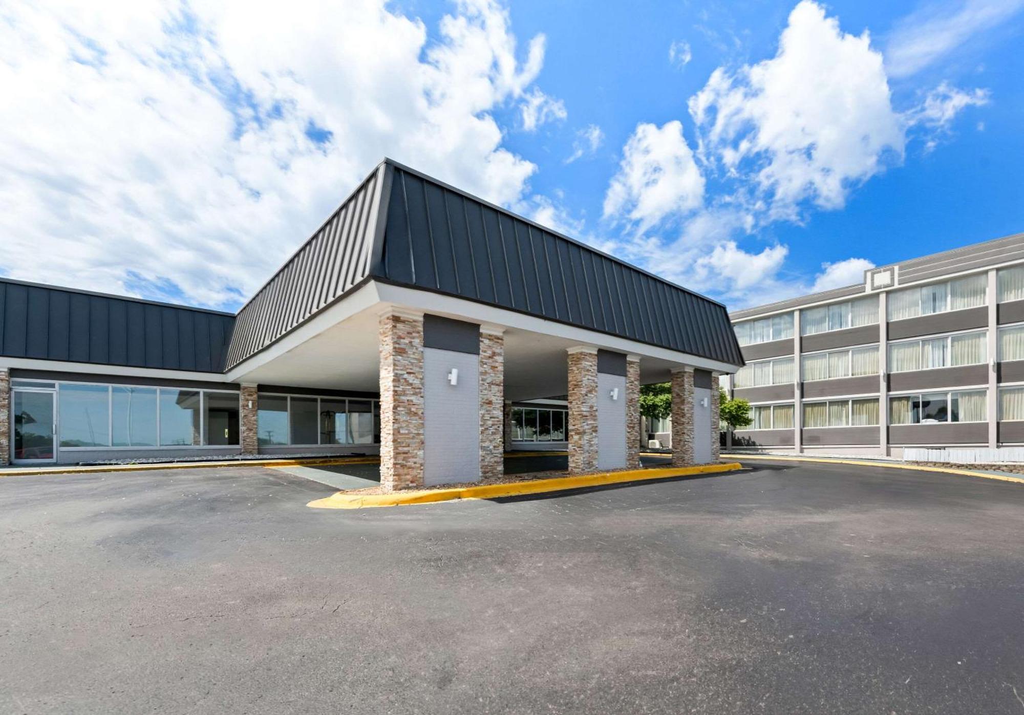 Quality Inn Dayton Airport Englewood Екстериор снимка